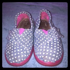 Toddler girl size 9 Toms